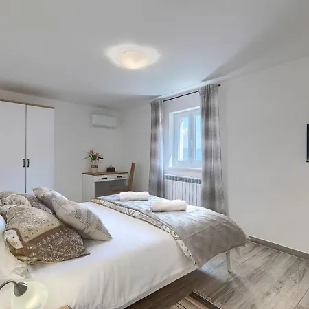 Rustic Pietro With Panoramic View In Villa *