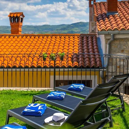 Rustic Pietro With Panoramic View In * Motovun