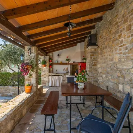 Rustic Pietro With Panoramic View In Villa