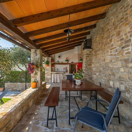 Rustic Pietro With Panoramic View In * Motovun