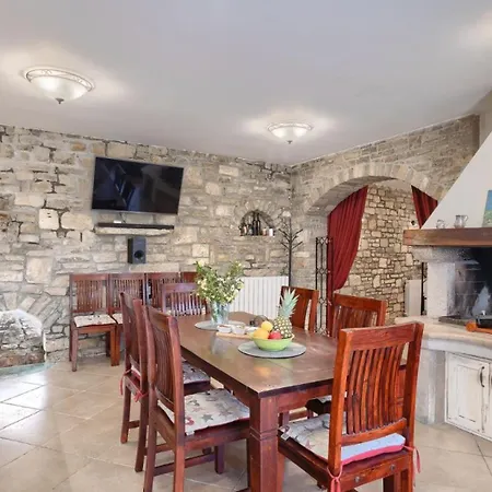 Rustic Pietro With Panoramic View In Villa