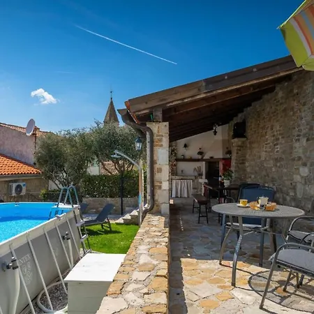 Rustic Pietro With Panoramic View In Villa
