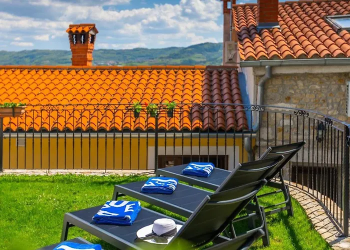 Rustic Pietro With Panoramic View In * Motovun