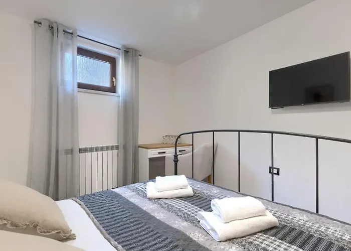 Rustic Pietro With Panoramic View In Motovun